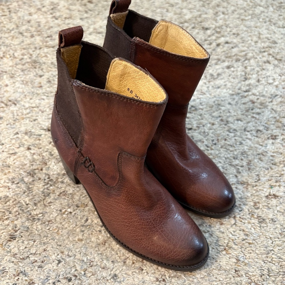 Frye Dark Brown Leather Heeled Boots Size 6B - Picture 6 of 10